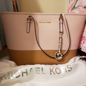 Michael Kors Jet set travel tote